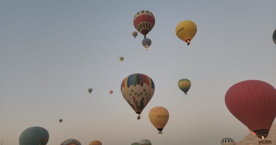 فرحة افتتاح المتحف المصرى الكبير تبدأ من رحلات البالون الطائر بالأقصر.. صور