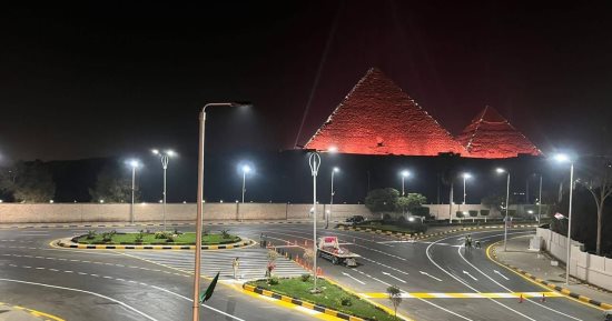 تحفة فنية فى قلب الجيزة.. شاهد محيط المتحف الكبير قبل ساعات من افتتاحه