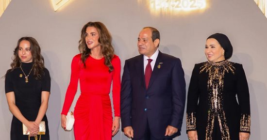 تفاصيل إطلالة الملكة رانيا بافتتاح المتحف الكبير.. اعرف سعر الفستان وحكايته