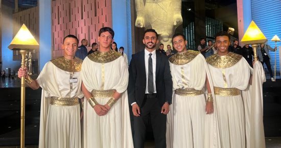 من أمام تمثال رمسيس الثاني.. شباب مصر بعد مشاركتهم بافتتاح المتحف المصري الكبير: فخورون كوننا جزء من حدث تاريخي يعبر عن عظمة بلدنا فى تجربة استثنائية.. ولحظة الافتتاح ستبقى في ذاكرتنا مدى الحياة.. فيديو وصور