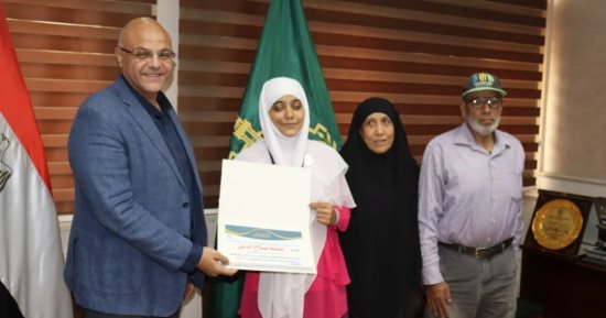 بنات القليوبية يتألقن على مستوى الوطن العربى فى "تحدى القراءة".. "بسملة" تفوز بالمركز الثانى عربيا لفئة ذوى الهمم.. "تغريد" تحصد "الرابع" بعد مثابرة 10 سنوات.. والمحافظ ومدير التعليم يكرمان الطالبتين.. صور