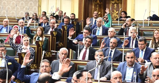بعد جدل تحت القبة.. الحكومة تتنازل عن تعديل المادة 3 بقانون رسوم مباني الخارجية بناء على طلب نائبتين.. رفضتا تخصيص مورد عام لصندوق خاص لا يخضع لرقابة البرلمان.. ووزير الشؤون النيابية: لن نقبل إقرار نص مخالف