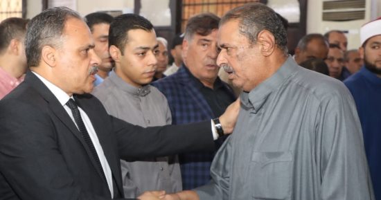 محافظ الشرقية يتقدم جنازة رئيس مدينة ديرب نجم.. ويؤكد: كان مثالا للنشاط