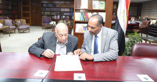 هيئة الكتاب تتعاقد مع الدكتور عبد الحكيم راضي لإصدار مؤلفاته