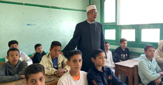 رئيس أزهر كفر الشيخ يتفقد المعاهد لمتابعة انتظام العملية التعليمية