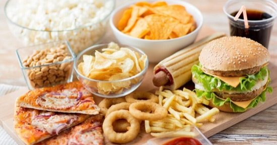 إزاى تاكلى بيتزا وبطاطس وشوكولاتة بطريقة صحية؟.. حافظى على صحتك