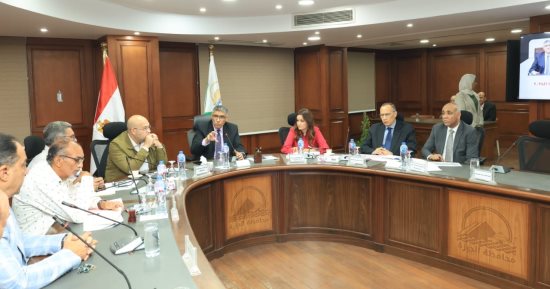 محافظ الجيزة يبحث شكاوى المواطنين فى العجوزة والهرم وأوسيم باللقاء الأسبوعى