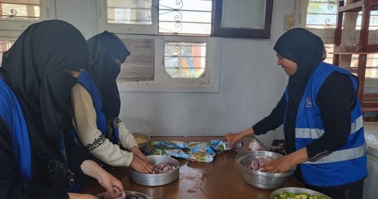 رسالة توزع 710 وجبات ساخنة وتنفذ أعمالا لعدد من المنازل والمساجد ببعض المحافظات