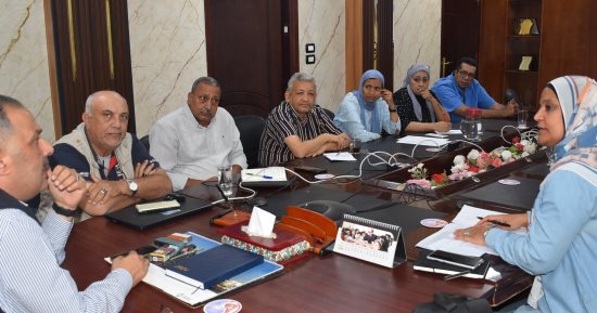 قيادات مياه الأقصر ومسئولى بنك التنمية الإفريقى يتابعون مشروع الصرف المتكامل 