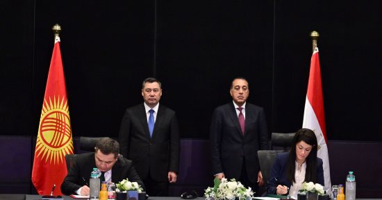 رئيس الجمهورية القيرغيزية ورئيس الوزراء يشهدان توقيع عدد من اتفاقيات التعاون
