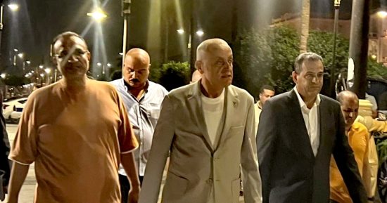 محافظ الأقصر فى جولة ليلية مفاجئة بكورنيش النيل لتفقد خدمات المواطنين