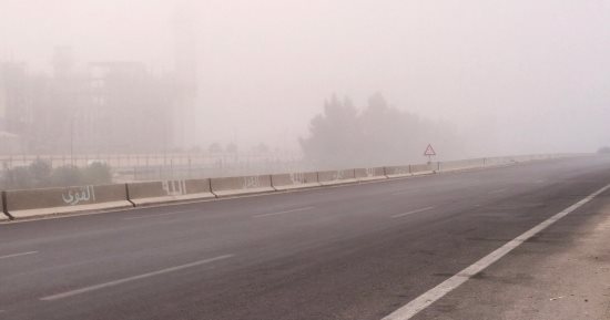 شبورة تغطى سماء القليوبية.. وتحذيرات مرورية لتفادى الحوادث.. فيديو