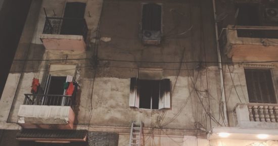 العناية الإلهية تنقذ أسرة من حريق شقة بسبب شاحن موبايل بالإسكندرية