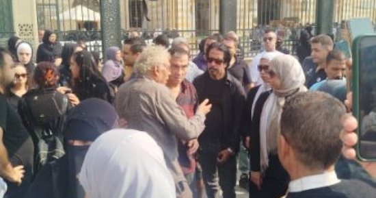 تشييع جنازة زوجه حسن العدل بحضور أشرف زكى ومجدى فكرى