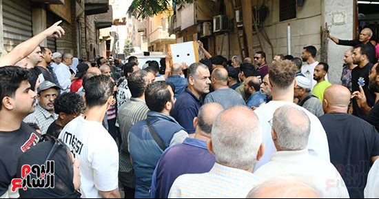النجوم يودعون السيناريست أحمد عبد الله بمسجد السراج المنير  
