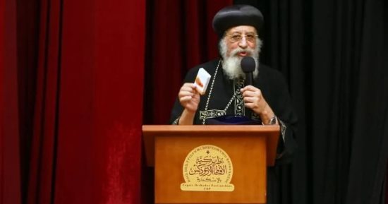 من الصيدلية إلى الكهنوت.. البابا تواضروس يفاجئ كهنة الإسكندرية بـشنطة أدوية لرفع المناعة 