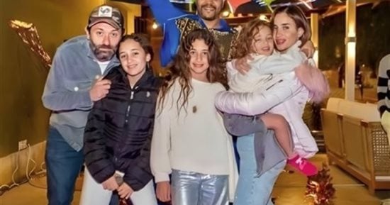 أول تعليق من ابنة كريم محمود عبد العزيز بعد شائعة ارتباط والدها بـ دينا الشربيني