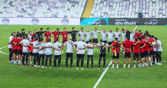 توروب يحاضر لاعبى الأهلى قبل مواجهة سيراميكا فى السوبر المصرى