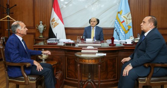 محافظ كفرالشيخ يناقش مشروعات التوسع والتطوير لتحسين الخدمات بالمحافظة