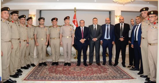 إدارة الإشارة للقوات المسلحة توقع عقودا مع القومية للأنفاق والبحر الأحمر لمحطات الحاويات وقناة السويس للحاويات 