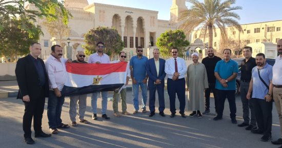 إقبال المصريين بسلطنة عمان على المشاركة بالتصويت فى انتخابات مجلس النواب.. صور