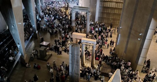 إقبال تاريخى على المتحف الكبير.. والآلاف يزرون أهرامات الجيزة.. صور