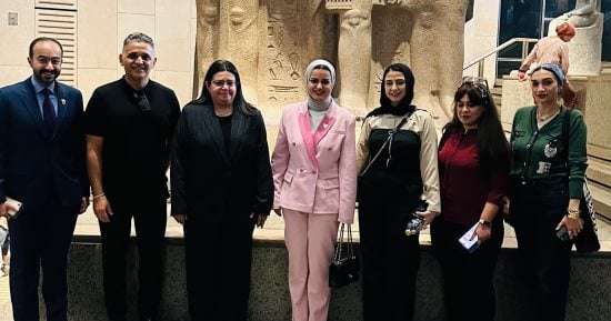 وزارة الرياضة تنظم زيارة لوزيرة شؤون الشباب البحرينية والوفد المرافق للمتحف الكبير