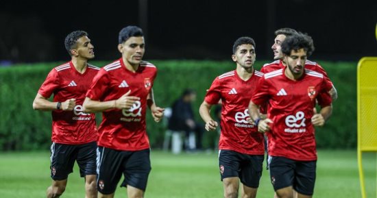 توروب يناقش مع معاونيه تجهيز رباعي شباب الأهلي لتدعيم خط الهجوم