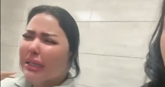 زوجة إسماعيل الليثى تنهار فى المستشفى وتوجه رسالة استغاثة.. فيديو 