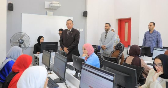 رئيس جامعة المنصورة الجديدة يتفقد اختبارات منتصف الفصل الدراسي الأول