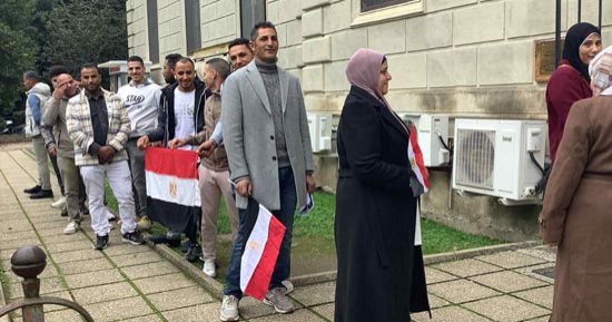 مشاركة تاريخية للمصريين بالخارج في انتخابات مجلس النواب من الخليج لأوروبا