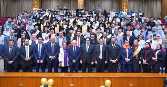 رئيس جامعة القاهرة يشهد احتفالية نادى أعضاء هيئة التدريس لتكريم أبناء الأعضاء