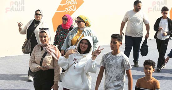 المتحف المصرى الكبير.. عائلتان مصرية وأجنبية في حب الحضارة المصرية 