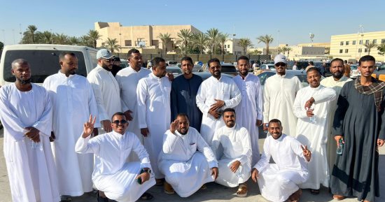 المصريون بالسعودية يدلون بأصواتهم فى اليوم الثاني بانتخابات مجلس النواب.. صور