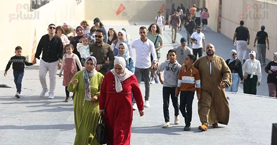 المصريون أولا.. عائلات تتدفق على المتحف المصري الكبير