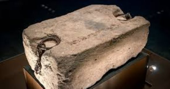 حل لغز حجر القدر.. مصير 17 قطعة مفقودة من صخرة تتويج الملك تشارلز