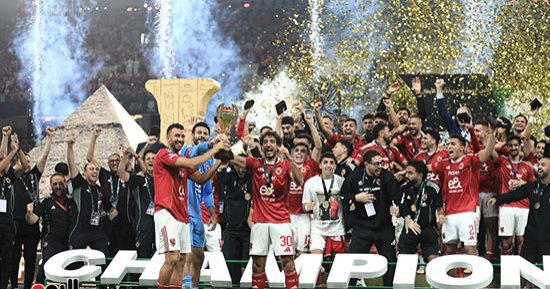 إمام عاشور يرقص مع تريزيجيه فى فندق الإقامة احتفالا بالتتويج بالسوبر.. فيديو
