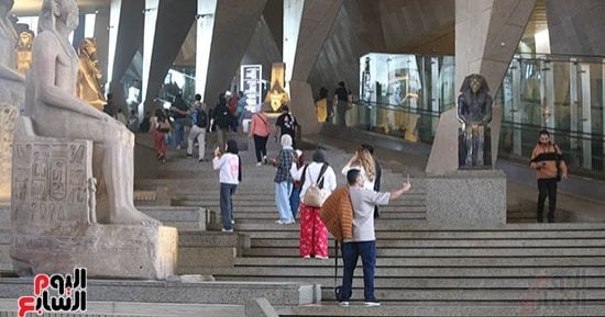معلومات الوزراء يبرز توقعات فيتش: 23.8مليون سائح لمصر و21.2 مليار دولار إيرادات بحلول2030.. المتحف الكبير والتوسع الفندقى وتطور البنية التحتية أبرز محركات النمو.. وزيادة الإنفاق السياحى من متطلبات تعظيم العائد 