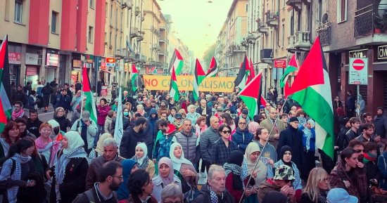 فلسطين حرة وإسرائيل قاتلة.. العالم ينتفض لفلسطين.. متظاهرون من 40 مدينة فى إسبانيا.. الآلاف يرفعون الأعلام الفلسطينية فى باريس.. لافتات تطالب بوقف الإبادة وفرض حظر شامل على بيع الأسلحة للاحتلال.. صور