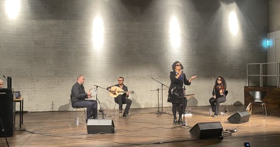 أغاني أم كلثوم تشدو السامعين في برلين خلال احتفالية مرور 50 عاما على رحيلها