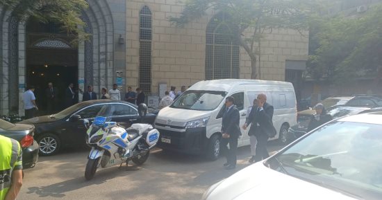 الاستعداد لأداء صلاة الجنازة على زوجة رئيس الهيئة الوطنية للانتخابات بمسجد المحروسة بالمهندسين