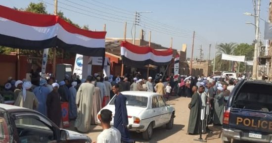 الائتلاف المصرى لحقوق الإنسان : زيادة اللافتات الدعائية تظهر بقوة فى اللجان الانتخابية