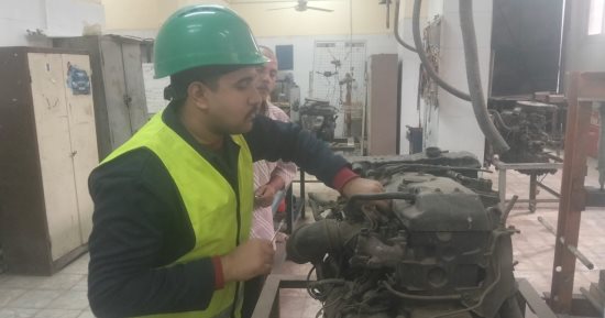 وزارة العمل تواصل اختبار المتقدمين على مهن كهربائي وميكانيكى بالبوسنة والهرسك