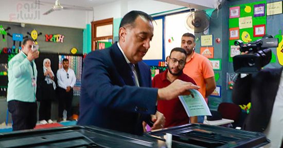رئيس الوزراء يدلى بصوته بانتخابات مجلس النواب بلجنة المدرسة اليابانية بالشيخ زايد