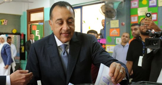 رئيس الوزراء عقب الإدلاء بصوته: باكتمال غرفتى البرلمان تبدأ مرحلة تشريعية جديدة