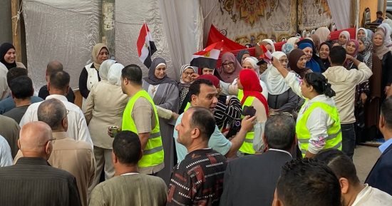 توافد الناخبين على لجان منشأة القناطر مع انطلاق انتخابات مجلس النواب.. صور