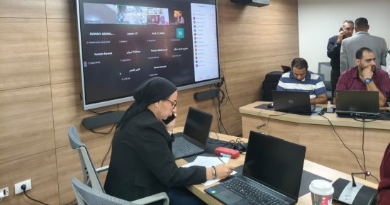 غرفة عمليات القومى للمرأة تتابع تصويت السيدات بانتخابات مجلس النواب.. صور