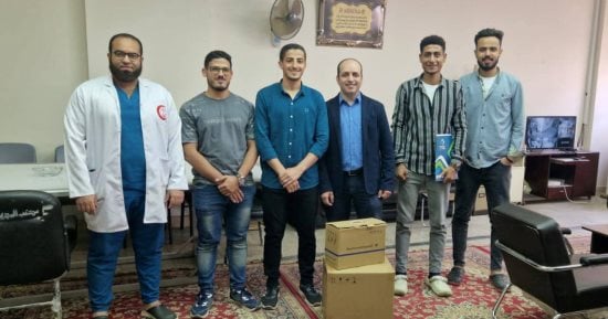 تخليدا لذكرى زميلهم الراحل.. طلاب صيدلة أزهر يتبرعون بجهاز طبي لمستشفى كلية الطب بأسيوط
