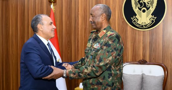 وزير الخارجية يلتقي رئيس مجلس السيادة السوداني الانتقالي