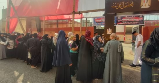 المصريون يسطرون ملحمة تاريخية جديدة فى انتخابات مجلس النواب.. مشاركة جماهيرية غير مسبوقة من الشباب والمرأة وكبار السن.. الأحزاب السياسية تشيد بانضباط العملية الانتخابية وشفافية الفرز وتؤكد: نجاح باهر للاستحقاق